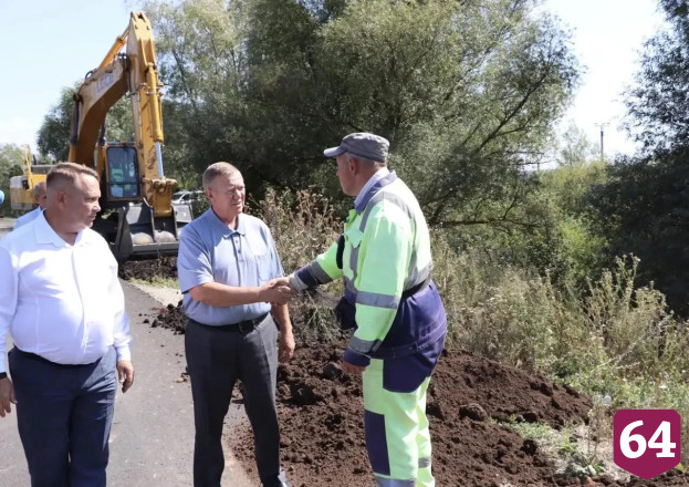 Депутат Госдумы проконтролировал ремонт дороги в Саратовской области 
